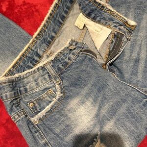 Light Blue Ankle Cropped Jeans with Contrasting Stitching